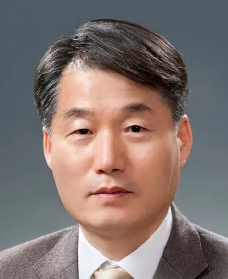 keun_lee_headshot.jpg